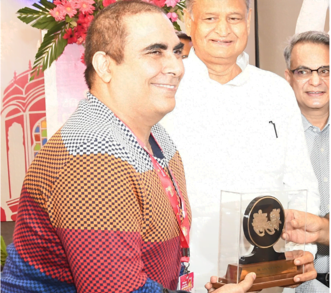 Dr. Arvinder Singh receiving an award from the Chief Minister of Rajasthan